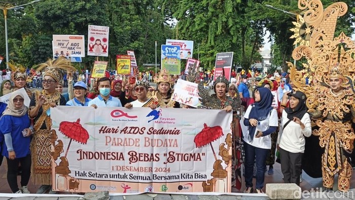 Peringatan Hari AIDS Sedunia di Taman Bungkul Surabaya.
