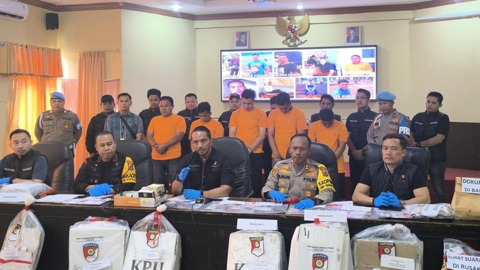 Polisi menangkap lagi 4 tersangka perusakan kotak suara di Sungai Penuh, Jambi