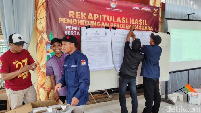 Proses penghitungan suara Pilbup Bondowoso.