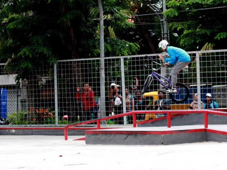 Serunya Aksi Rider BMX di Taman Bungkul Surabaya