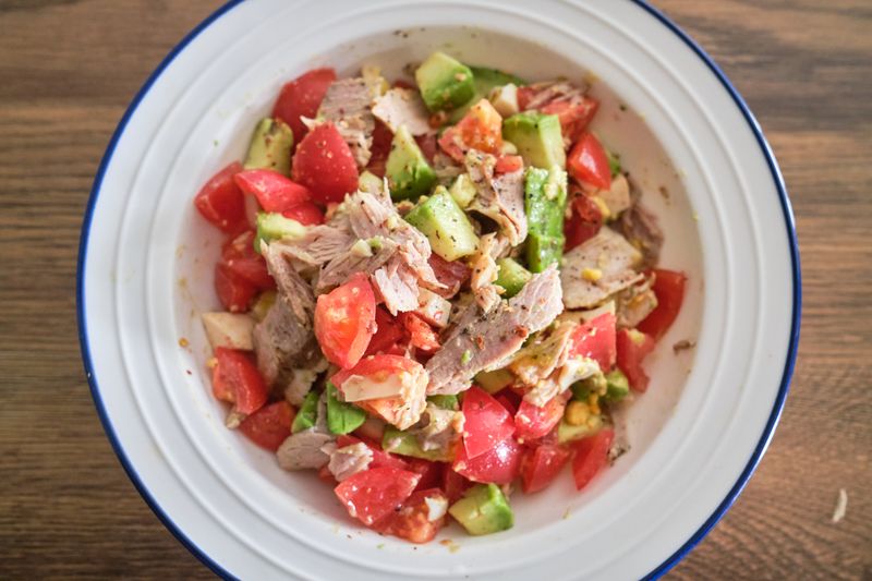 Resep Salad Tuna Alpukat dan Tomat