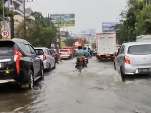18 Wilayah Jatim Waspada Hujan Lebat dan Potensi Banjir Hari Ini