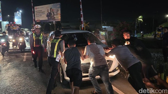 sigra tertabrak ka dhoho di kediri