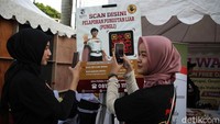 Mereka juga memberikan cara melaporkan pungli secara online.