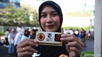 Relawan yang tergabung dalam Masyarakat Anti Pungli Indonesi melakukan sosialisasi tentang pungli di CFD, Jakarta, Minggu (1/12/2024).