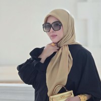 Dari keterangan lokasi unggahan, diketahui foto-foto tersebut diambil saat Syahrini berada di Singapura. Syahrini sendiri memang sudah lama pindah ke Singapura bersama suaminya, Reino Barack. Foto: Instagram/@princessyahrini