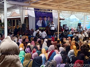 Ramai-ramai Warga Sumedang Syukuran Kemenangan Cawagub Erwan