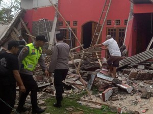 Teras Rumah di Trenggalek Ambruk, 3 Orang Terluka