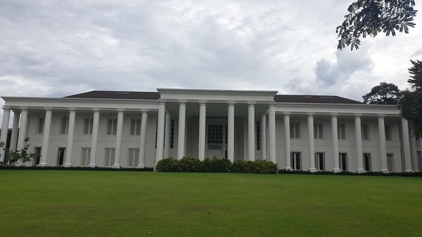 Intip Jeroan The White House Bogor, Ada Lift-Rumah Joglo
