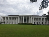 Intip Jeroan The White House Bogor, Ada Lift-Rumah Joglo