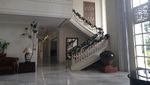 Intip Jeroan The White House Bogor, Ada Lift-Rumah Joglo