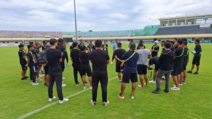 Tim Persela Lamongan tetap datang ke stadion Tuban Sport Center meski Persewar tidak datang.