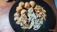 Basreng kering pedas dan asin, basreng cobek dan basreng imut atau basmut.