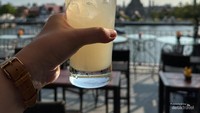 Menikmati sore menanti sunset
