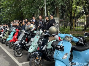 Mengulik Hobi Mahal Komunitas Vespa di Bandung