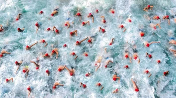 Juara kedua direbut oleh Hüseyin Karahan dari Turki dengan foto berjudul swimming race. Foto: Hüseyin Karahan/ViewSonic ColorPro Awards 2024