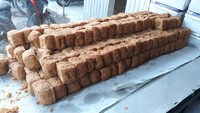 Punya banyak penggemar, inilah Tahu Sumedang Apo di Jalan Karang Tengah Raya Nomor 79, Lebak Bulus. Harga per buah tahu sekitar Rp 2 ribu. Ada pilihan tahu polos dan tahu isi. Foto: Tahu Sumedang Apo