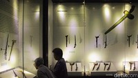 Pengunjung bisa melihat berbagai koleksi keris bersejarah di pameran tersebut.  