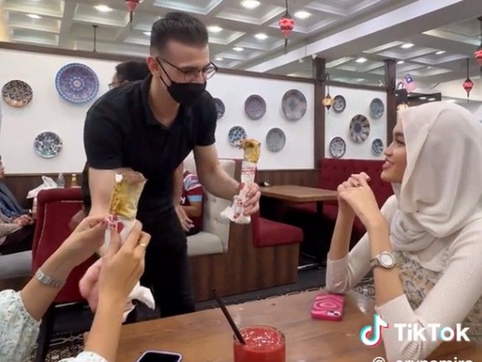 5 Influencer Ini Dikecam Saat Bikin Konten Makan yang Kontroversial