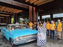 Saat 500 Penggemar Mobil Kuno Asyik Menjelajahi Bali