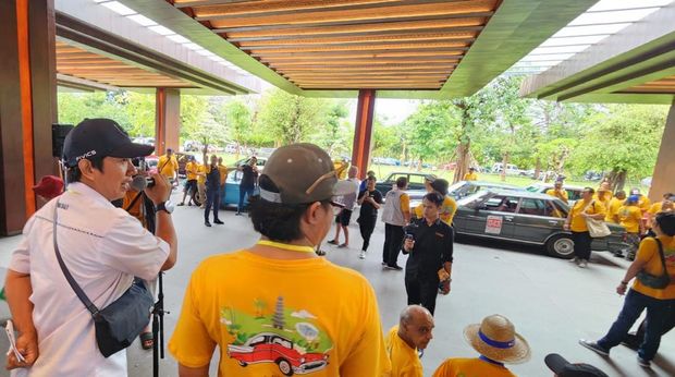 Acara Touring Mobil Kuno di Bali