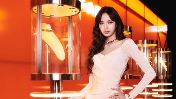 Adu Gaya Glamor Luna Maya, Pia Wurtzbach dan Lisa BLACKPINK di Pesta Bvlgari