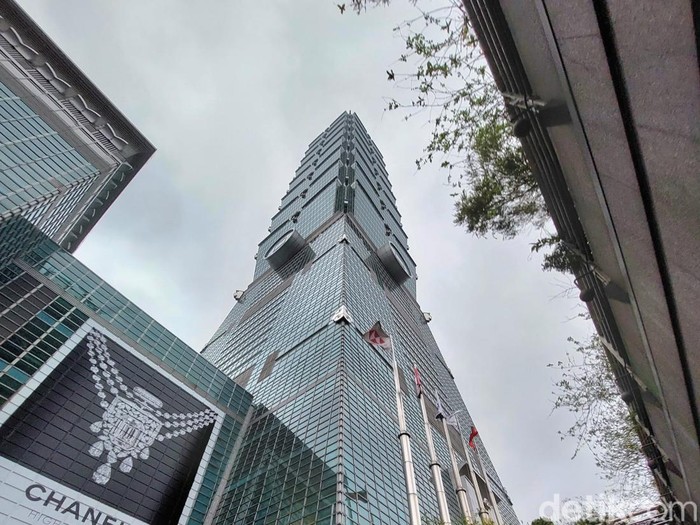 Berwisata ke Taipei 101 di Taiwan
