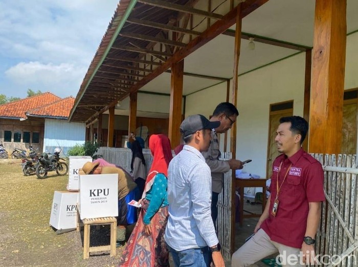 coblos ulang pilbup bangkalan di 2 tps TPS 007 Desa Banjar dan TPS 003 Desa Tlagah Kecamatan Galis