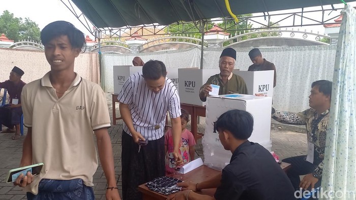 Coblosan ulang di salah satu TPS di Sampang.