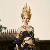 Dalam serial tersebut, diceritakan juga bahwa Jinda harus bersaing dengan tiga selir kerajaan lainnya untuk menjadi permaisuri. Intrik, pengkhianatan dan pengorbanan cinta mewarnai kisah kerajaan ini. Foto: Instagram/@davikah