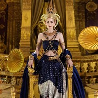 ‘The Empress of Ayodhaya’ mengisahkan perebutan kekuasaan di salah satu kerajaan besar di Thailand, Ayutthaya. Davika Hoorne memerankan Jinda, putri penguasa Lopburi yang cantik dan cerdas. Dia mengemban misi besar merebut takhta dari raja yang berkuasa. Foto: Instagram/@davikah