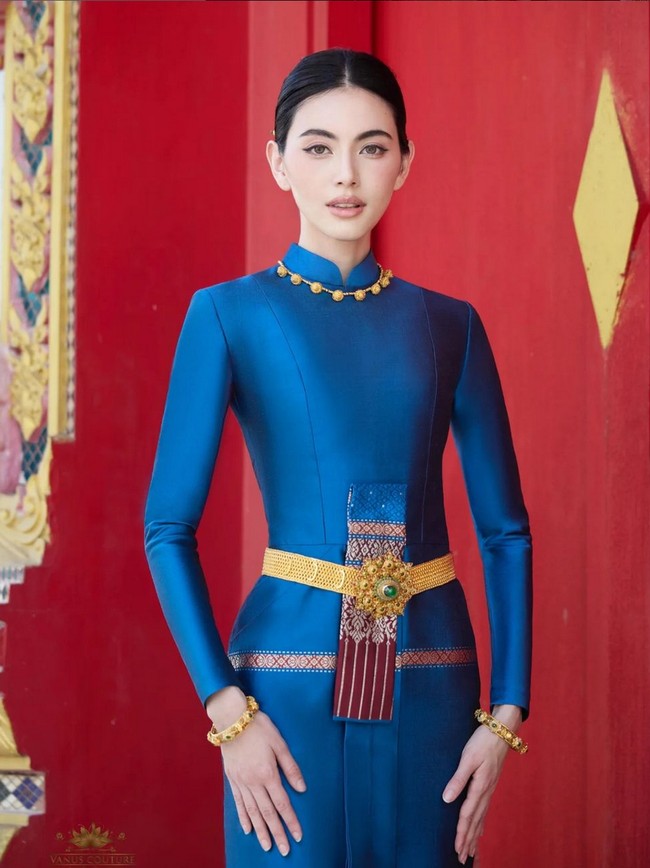 Punya tinggi badan 175 cm dan berwajah cantik, banyak yang mengira karier Davika berangkat dari modeling. Namun ternyata dia sudah menggeluti dunia akting sejak usia 18 tahun dengan membintangi drama ‘Ngao Kammathep’ pada 2010. Foto: Instagram/@davikah