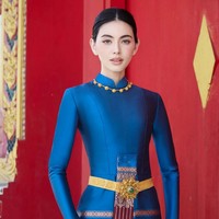 Punya tinggi badan 175 cm dan berwajah cantik, banyak yang mengira karier Davika berangkat dari modeling. Namun ternyata dia sudah menggeluti dunia akting sejak usia 18 tahun dengan membintangi drama ‘Ngao Kammathep’ pada 2010. Foto: Instagram/@davikah