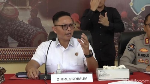 Dirreskrimum Polda NTB Kombes Syarif Hidayat saat sesi konferensi pers pada Senin (2/11/2024).