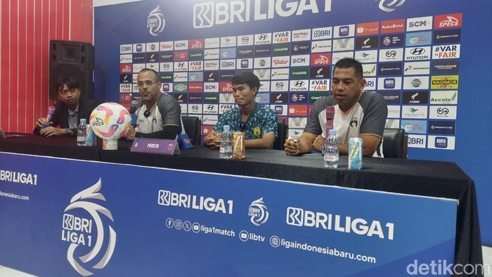 Fabio Lafuendes (dua dari kiri), Pelatih Persita Tangerang