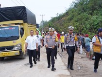Jalan Lintas Riau-Sumbar Tutup Total Akibat Longsor, Ini Jalur Alternatifnya