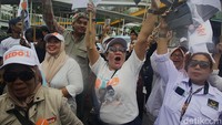 Mereka meminta KPU Jakarta menggelar Pilkada Jakarta 2024 dua putaran karena menilai banyak kecurangan.