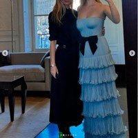 Apple Martin tampil untuk pertama kalinya di Le Bal des Débutantes. Anak dari pasangan Gwyneth Paltrow dan Chris Martin tersebut terlihat menawan dengan dress biru muda. Foto: Instagram Gwyneth Paltrow