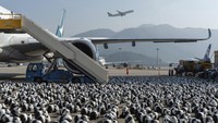 Sebanyak lebih 2.500 patung dipamerkan dalam upacara peluncuran PANDA GO! FEST HK, pameran bertema panda terbesar di kota itu, di bandara Hong Kong pada Senin (2/12/2024). Mereka akan dipamerkan di depan umum di Avenue of Stars di Tsim Sha Tsui, distrik perbelanjaan populer, akhir pekan ini sebelum menapaki jejak mereka di tiga lokasi lain bulan ini. 