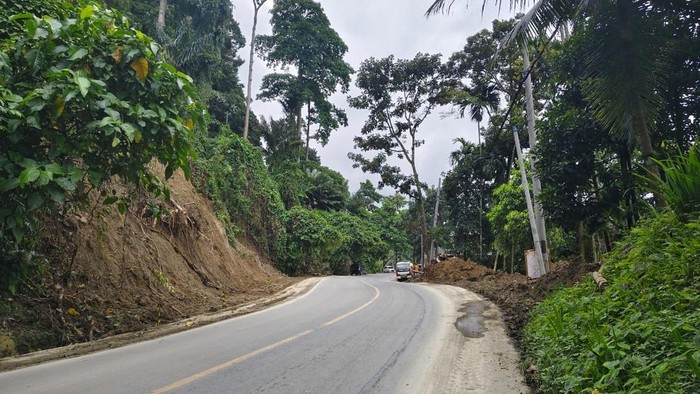 Jalan Medan-Berastagi sudah bisa dilewati pasca longsor. (Istimewa)
