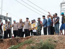 Irjen Iqbal Turun Langsung Melihat Jalan Longsor Riau-Sumbar bareng Kepala BPJN