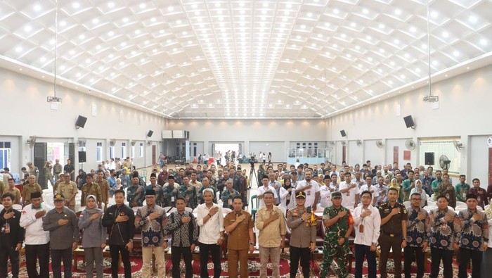 Kapolres Indragiri Hilir AKBP Budi Setiawan menghadiri pembukaan rapat pleno terbuka rekapitulasi hasil penghitungan suara tingkat kabupaten. (dok Humas Polres Inhil)