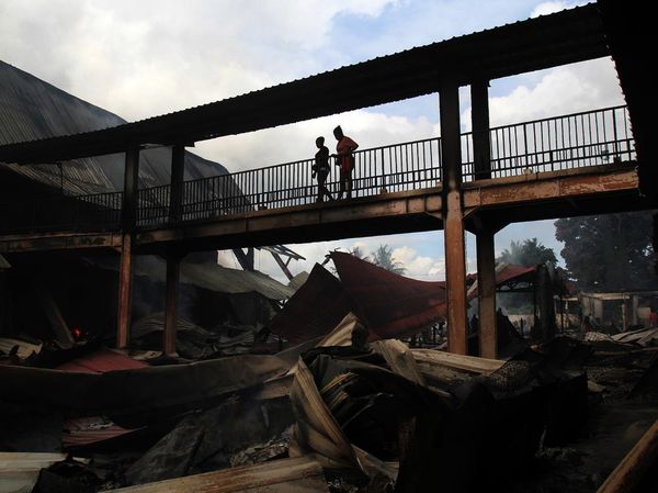 Kebakaran Hanguskan Pasar Pharaa Sentani Papua