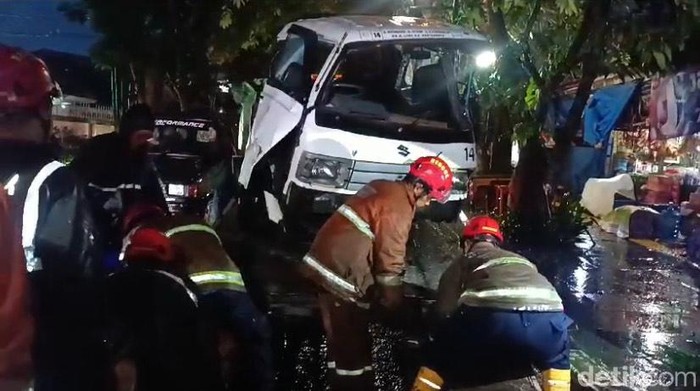 Kecelakaan di Jalan Bhayangkara, Kelurahan Sriwedari, Kecamatan Gunungpuyuh, Kota Sukabumi, Senin (2/12/2024).