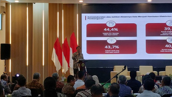 Ketua Dewan Ekonomi Nasional (DEN) Luhut Binsar Pandjaitan dalam acara ASN Talent Academy Explore di Kantor Lembaga Administrasi Negara (LAN), Jakarta Pusat, Senin (2/12/2024).