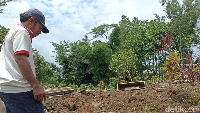 Kondisi TPU rusak imbas banjir bandang di Blitar.