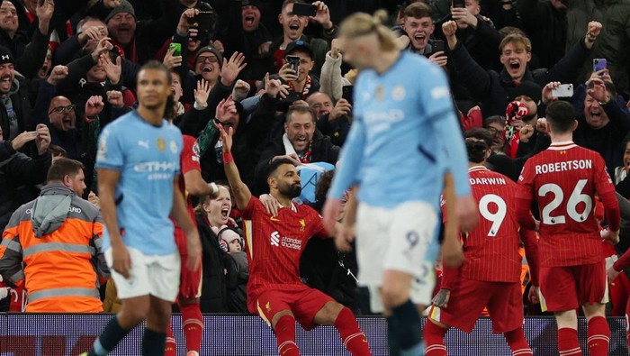 Soccer Football - Premier League - Liverpool v Manchester City - Anfield, Liverpool, Britain - December 1, 2024  Liverpools Mohamed Salah celebrates scoring their second goal as Manchester Citys Erling Haaland looks on REUTERS/Phil Noble EDITORIAL USE ONLY. NO USE WITH UNAUTHORIZED AUDIO, VIDEO, DATA, FIXTURE LISTS, CLUB/LEAGUE LOGOS OR LIVE SERVICES. ONLINE IN-MATCH USE LIMITED TO 120 IMAGES, NO VIDEO EMULATION. NO USE IN BETTING, GAMES OR SINGLE CLUB/LEAGUE/PLAYER PUBLICATIONS. PLEASE CONTACT YOUR ACCOUNT REPRESENTATIVE FOR FURTHER DETAILS..