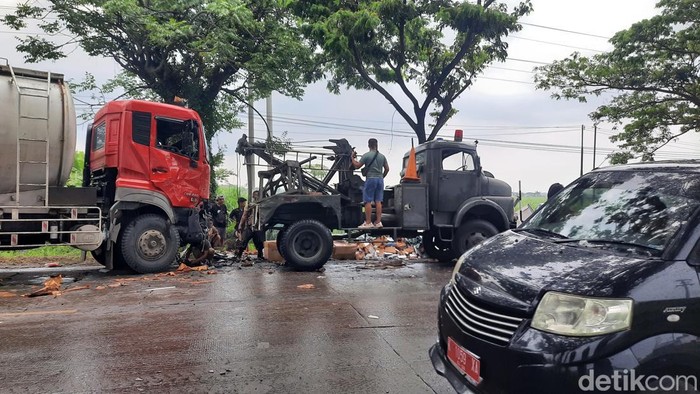 Lokasi kecelakaan adu banteng 2 truk di jalan Pantura Pati-Juwana, ruas Desa Purworejo, Kecamatan Pati, Kabupaten Pati, Senin (2/12/2024) siang.