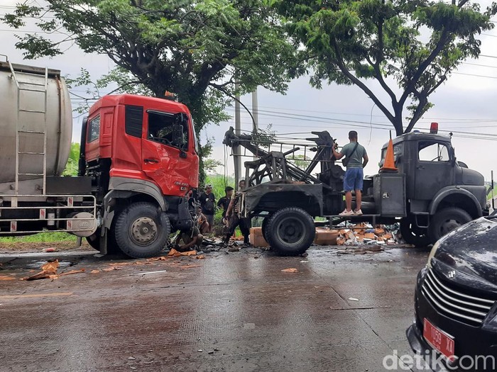 Lokasi kecelakaan adu banteng 2 truk di jalan Pantura Pati-Juwana, ruas Desa Purworejo, Kecamatan Pati, Kabupaten Pati, Senin (2/12/2024) siang.