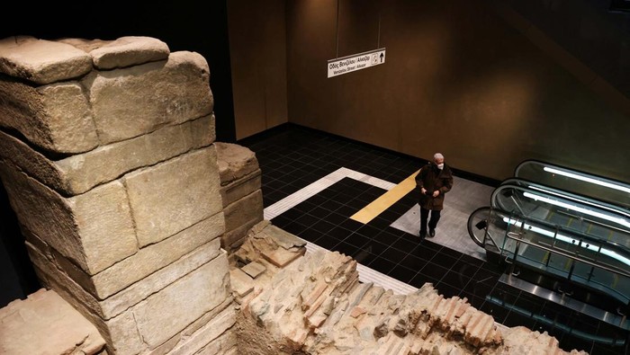 People view antiquities at Agias Sofias metro station on the first day of Thessaloniki's metro commercial use in Thessaloniki, Greece, November 30, 2024. REUTERS/Alexandros Avramidis